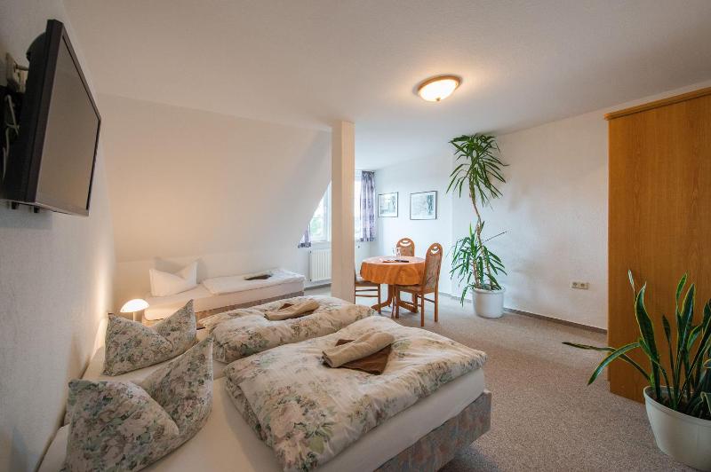 Double Room image 3