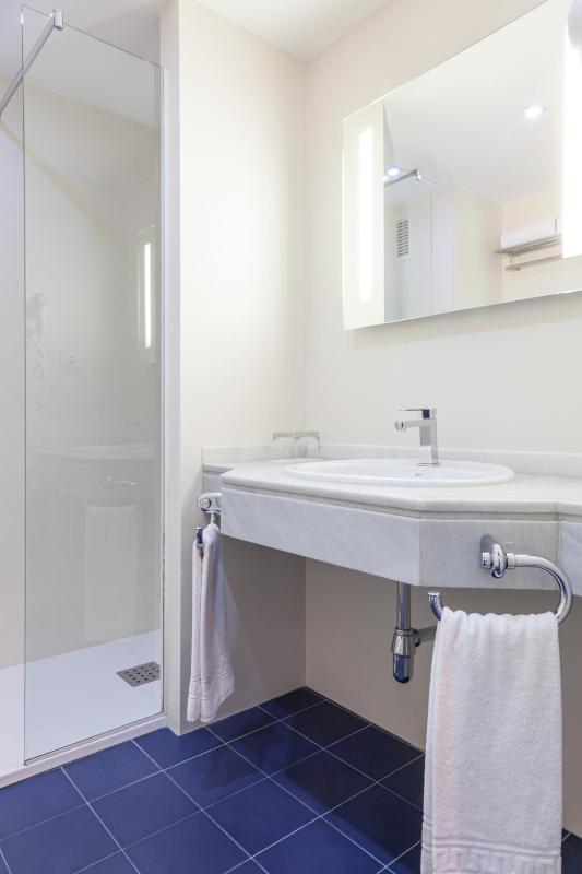 Two Connecting Double Rooms image 2