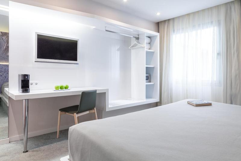 Junior Suite (2 Adults) image 2