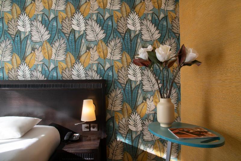 Standard Twin Room image 2