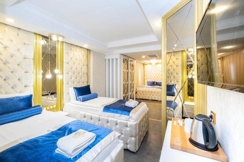 Deluxe Quadruple Room image 1