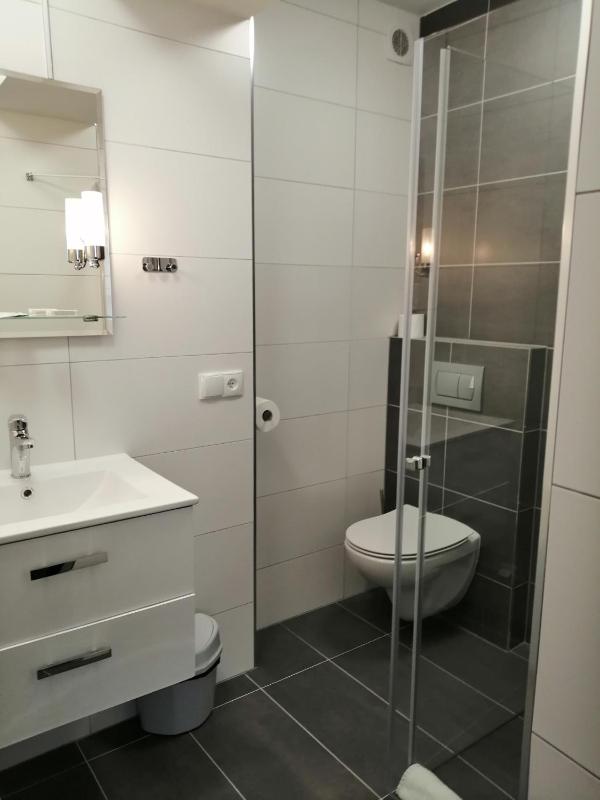 Superior Twin Room with City View image 3