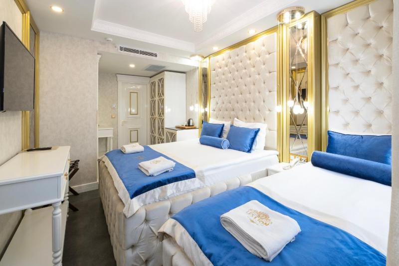 Family Room image 1