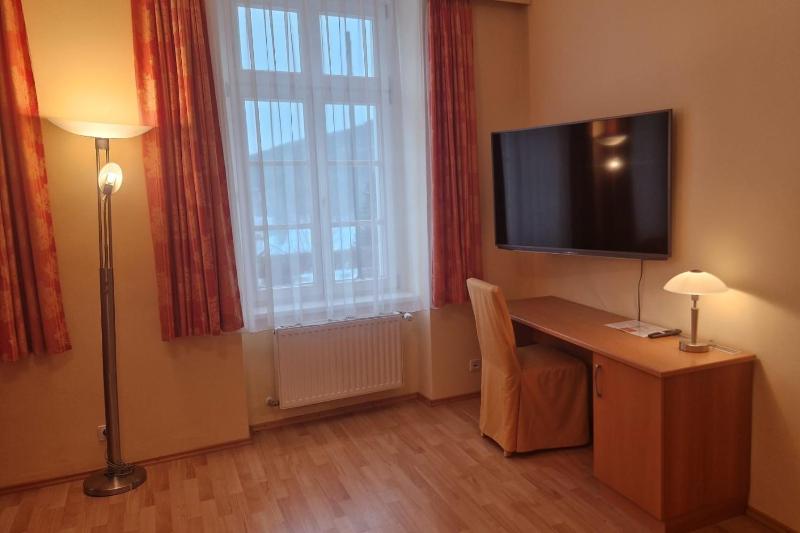 Triple Room with Bathroom image 2