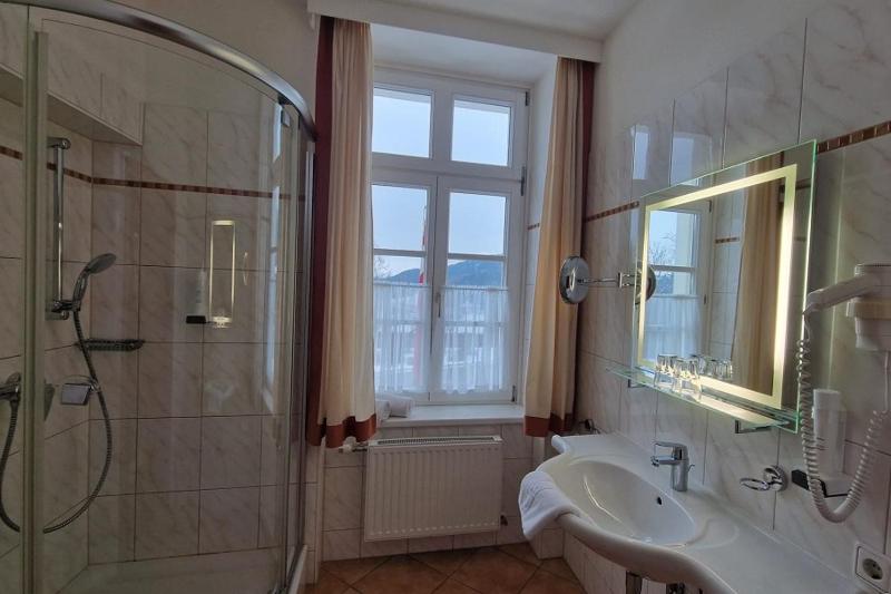 Triple Room with Bathroom image 4