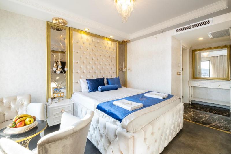Deluxe Suite image 1