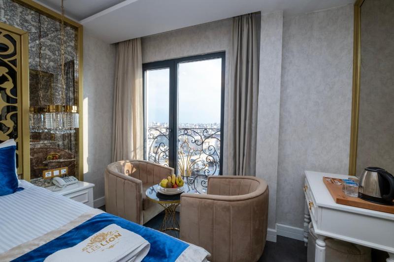 Deluxe Room image 3