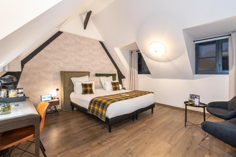 Roomy Suite image 1