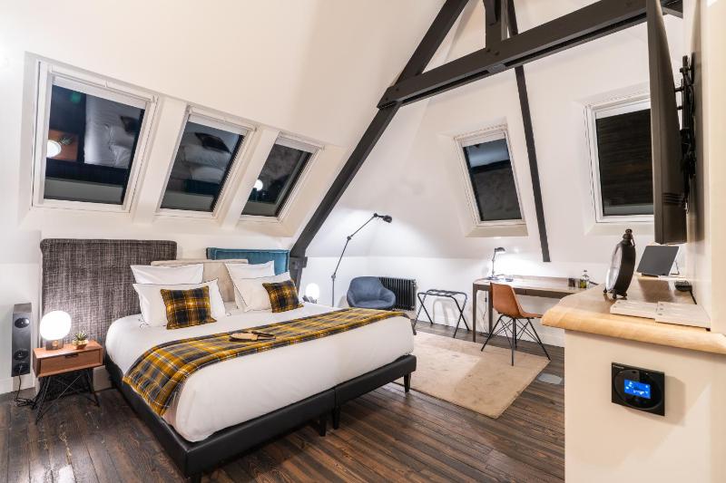 Roomy Suite image 3