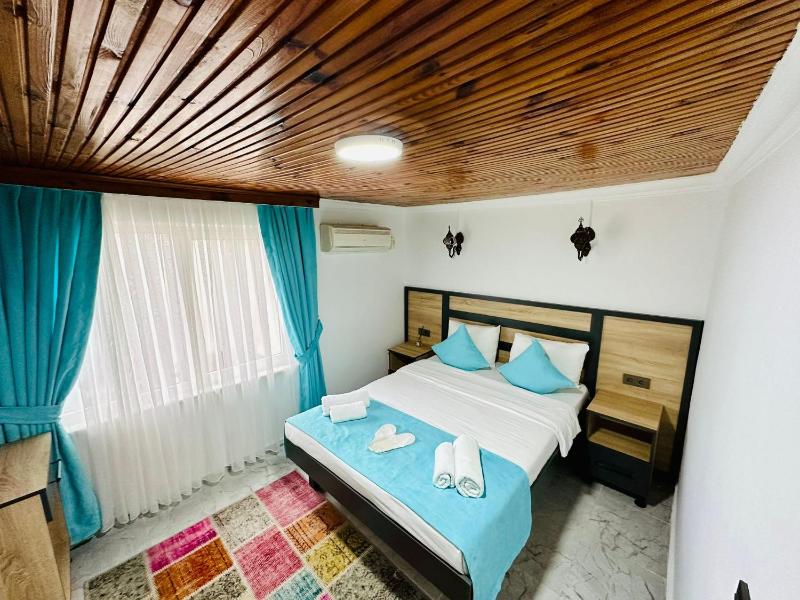 Large Double Room image 3