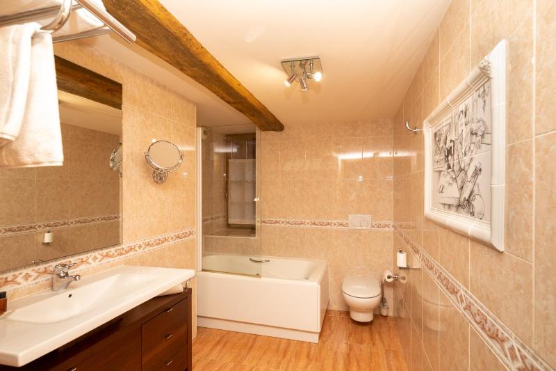 Deluxe Double Room image 2