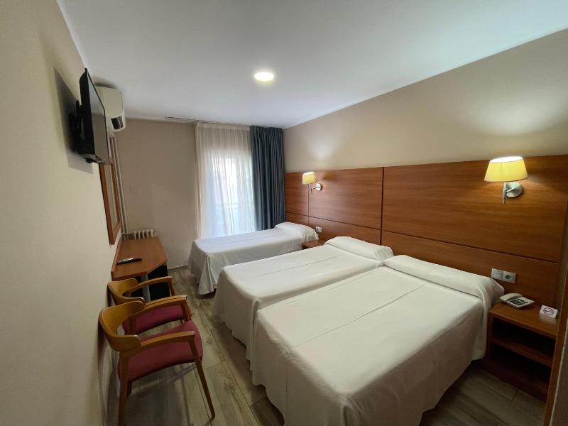 Twin Room with Extra Bed (2 Adults + 1 Child) image 1