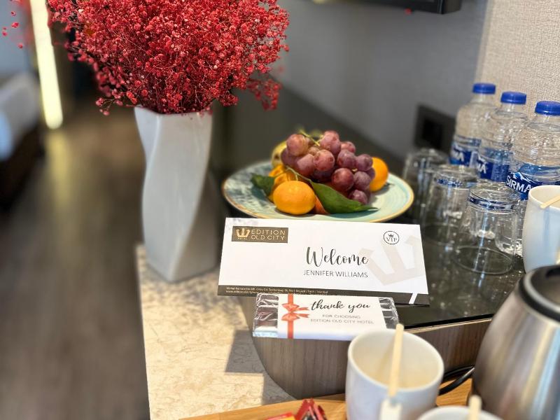 Deluxe King Room image 2