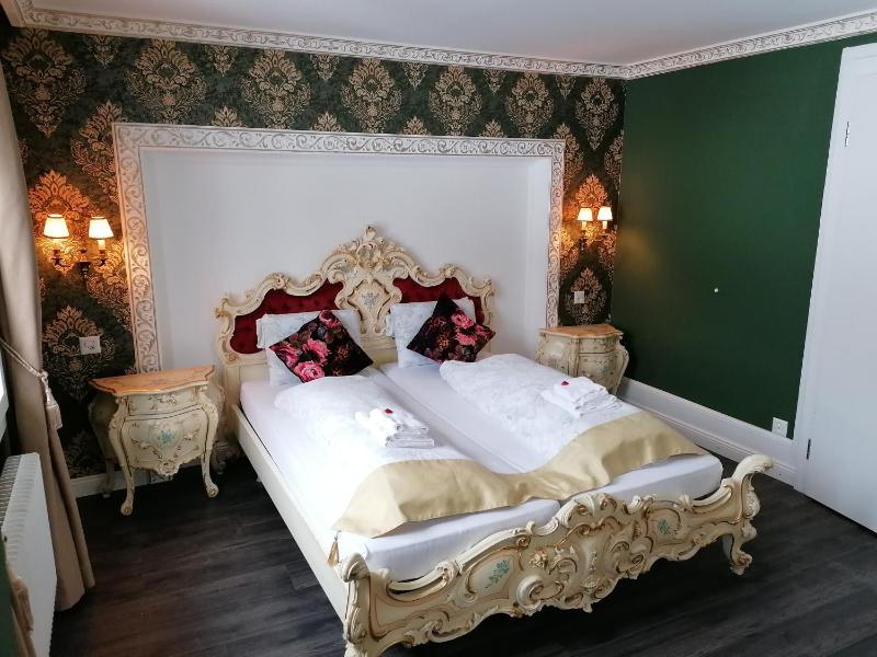 Double Room with Mountain View image 1