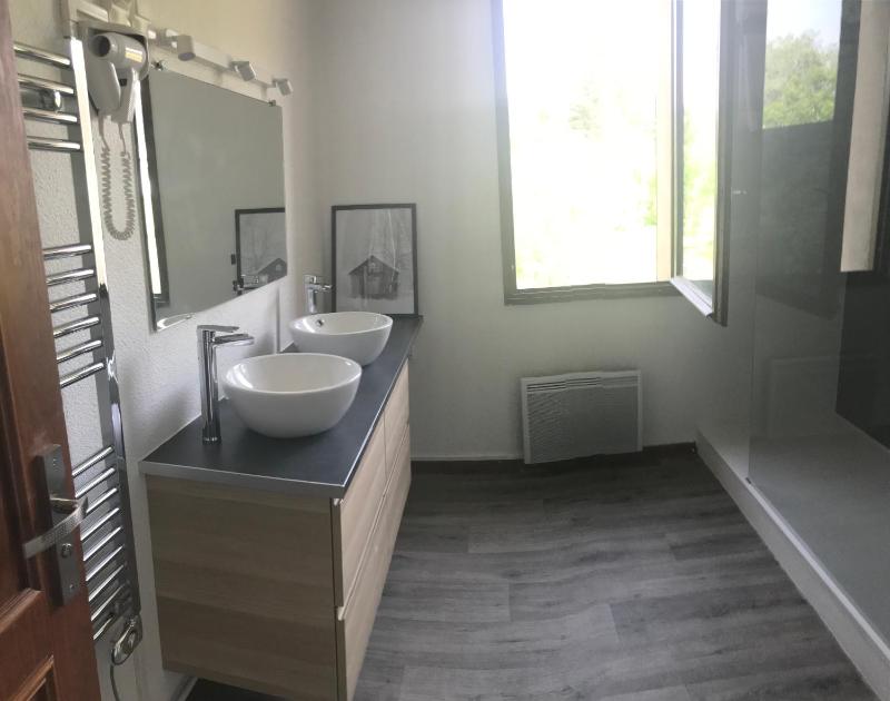 Triple Room with Shower image 4