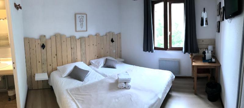 Double Room with Private Bathroom image 2