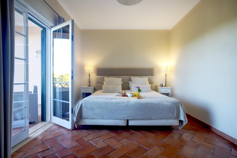 One Bedroom Apartment with Balcony (1st Floor) image 4