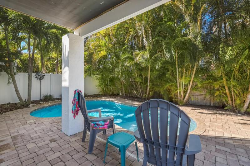 Island Hideaway East: 5 Minute Walk to Beach Private Pool by Anna Maria Life Vacation Rentals - image 12