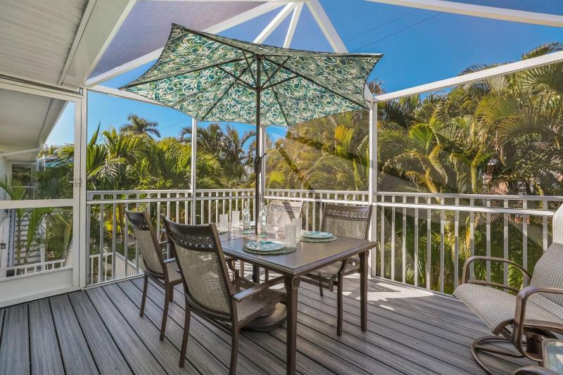 Island Hideaway East: 5 Minute Walk to Beach Private Pool by Anna Maria Life Vacation Rentals - image 7