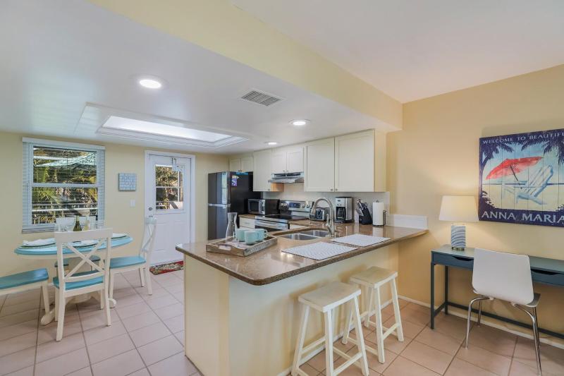 Island Hideaway East: 5 Minute Walk to Beach Private Pool by Anna Maria Life Vacation Rentals - image 11