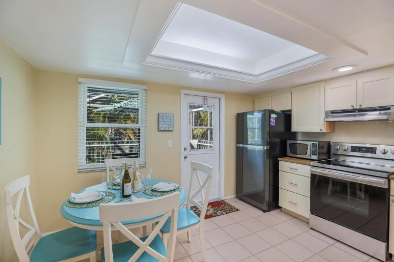 Island Hideaway East: 5 Minute Walk to Beach Private Pool by Anna Maria Life Vacation Rentals - image 20