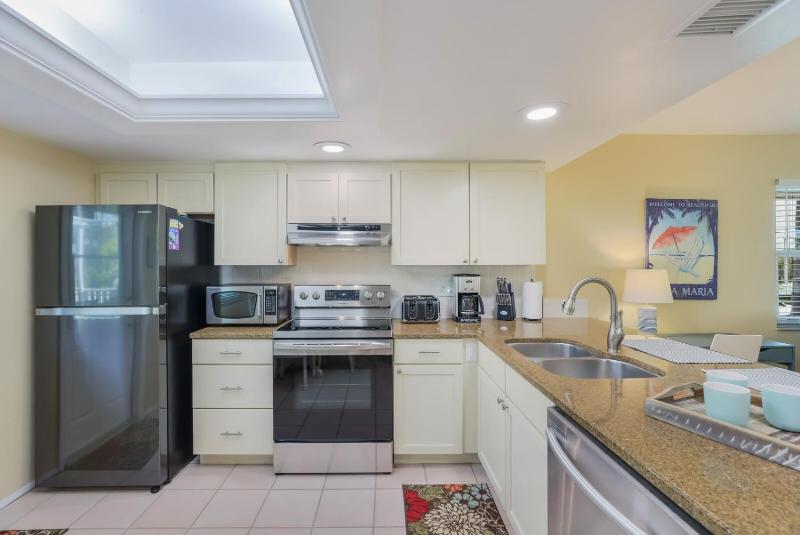Island Hideaway East: 5 Minute Walk to Beach Private Pool by Anna Maria Life Vacation Rentals - image 26