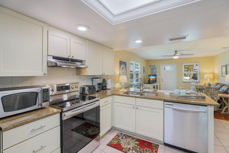 Island Hideaway East: 5 Minute Walk to Beach Private Pool by Anna Maria Life Vacation Rentals - image 24