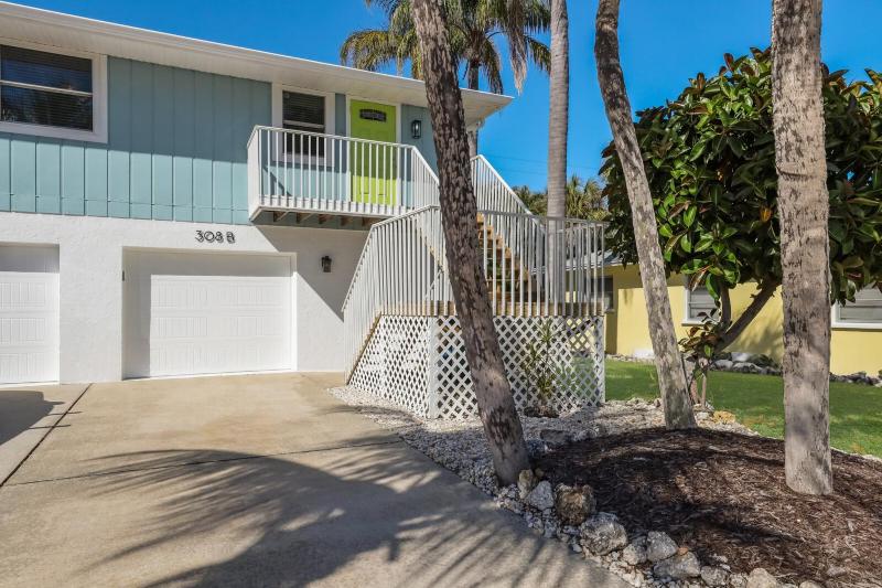 Island Hideaway East: 5 Minute Walk to Beach Private Pool by Anna Maria Life Vacation Rentals - image 9