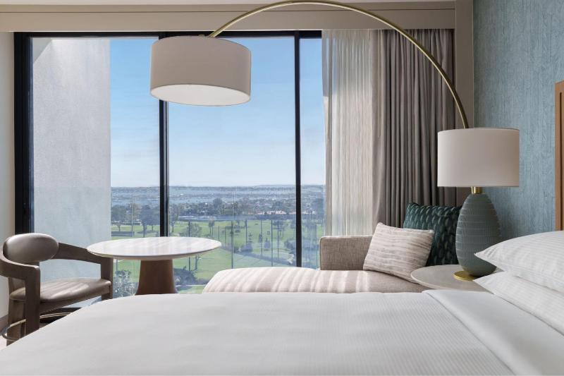 King Room with Direct Ocean View image 3