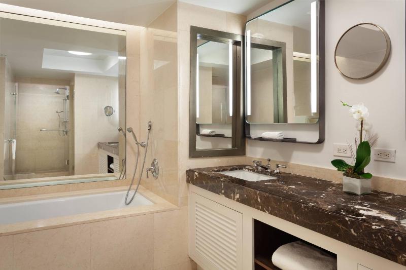 King Room with Intracoastal View image 3