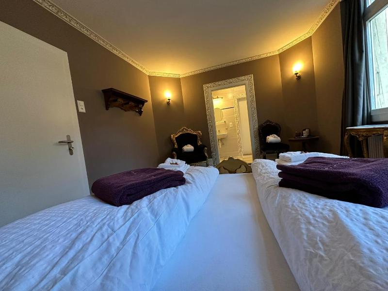Double Room image 2
