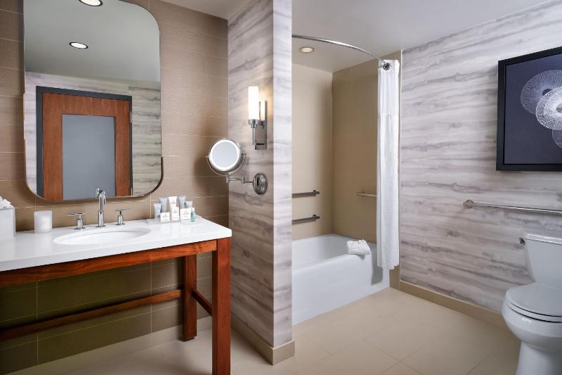 King Room with View - High Floor image 3