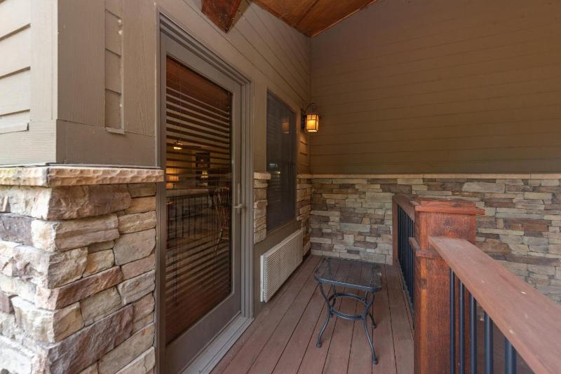 A125 Studio Lake View - image 10