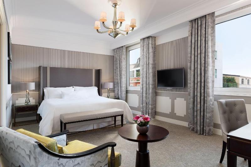 Grand Deluxe Contemporary Double Room image 4