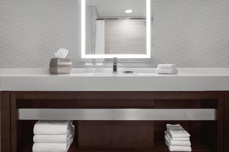Concierge Level with City View image 4