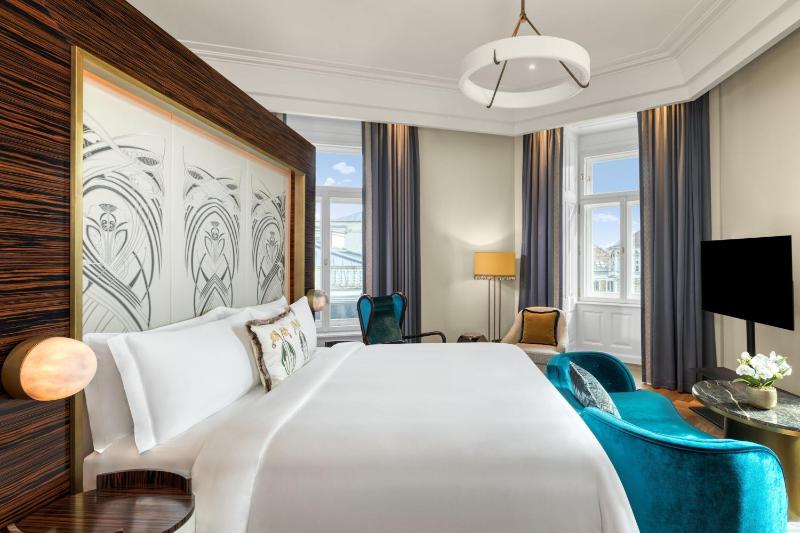 Elisabeth Bridge King Suite with River View image 1