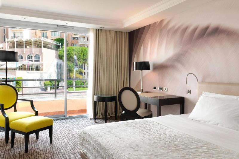 Classic, Guest room, 1 King, City view image 3