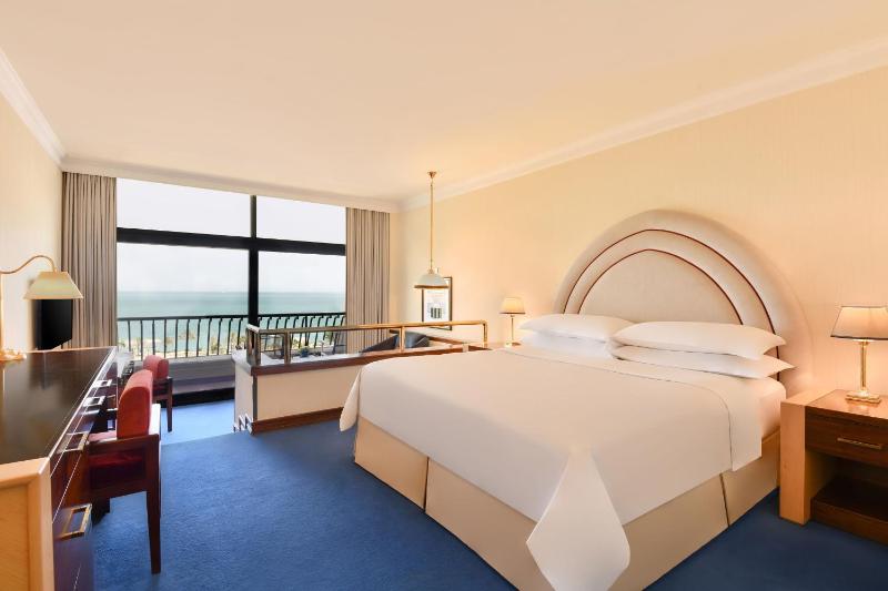 Deluxe King Sea View Room