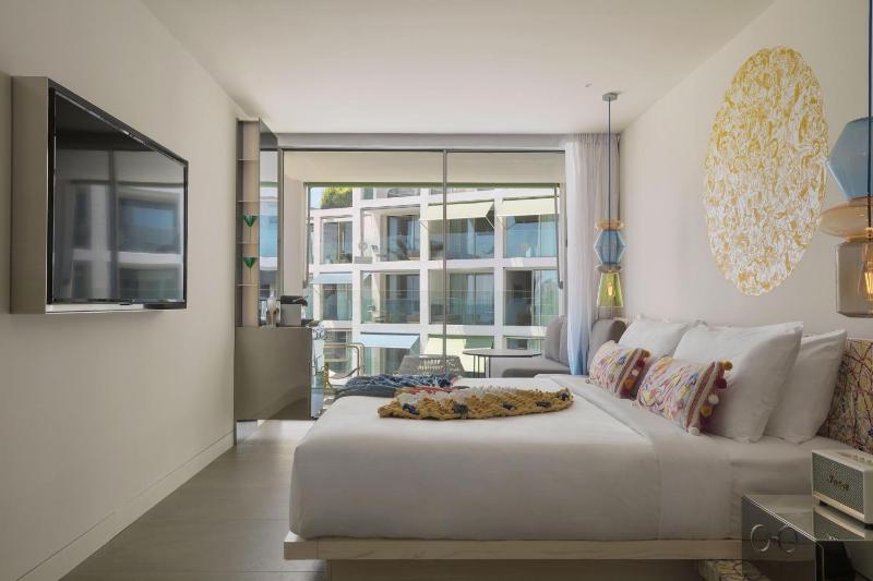 Fabulous King Room with Sea View and Balcony image 1