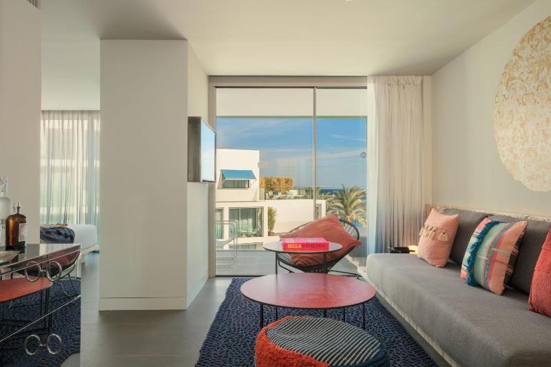 Fantastic Suite with Sea View and Balcony image 3
