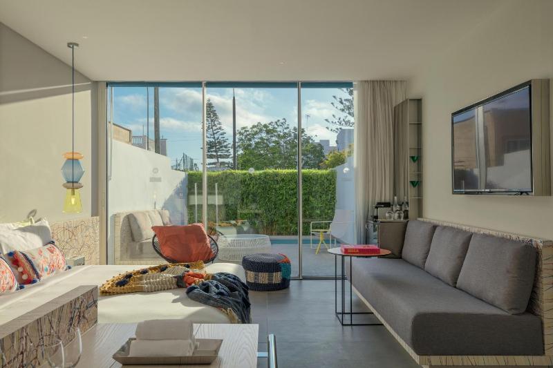 Spectacular King Room with Plunge Pool image 3