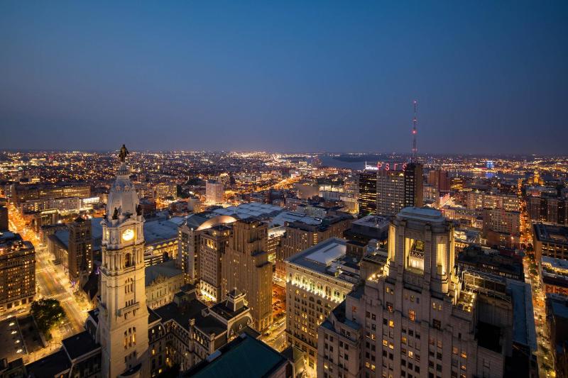 Cool Corner, Guest room, 1 King, City view, Corner room image 1