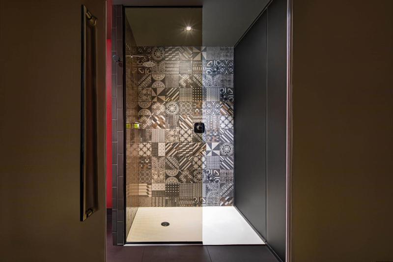 Wonderful, Guest room, 1 King image 3