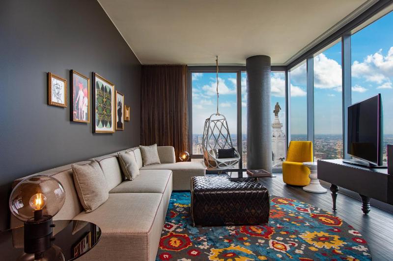 Fantastic, Suite, 1 King, City view image 1