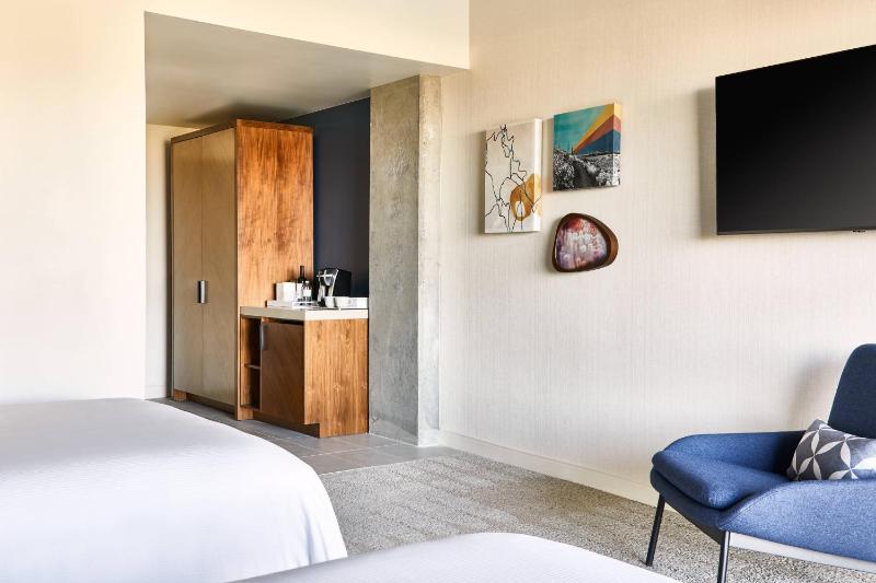 Standard Room, 2 Queen image 3