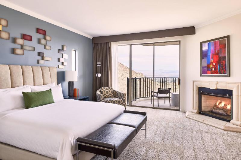 Cliffside, Larger Guest room, 1 King, Fireplace image 2