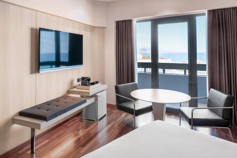 Standard Balcony, Guest room, 1 King, Balcony image 1