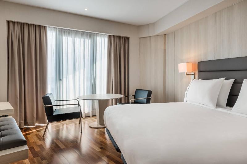 High Floor View, Guest room, 1 King, High floor image 3