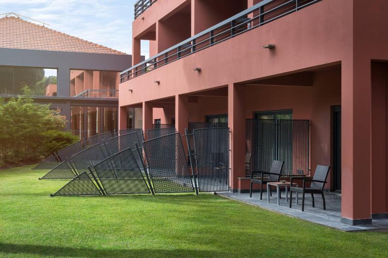 Premium Deluxe Room with Resort View image 3