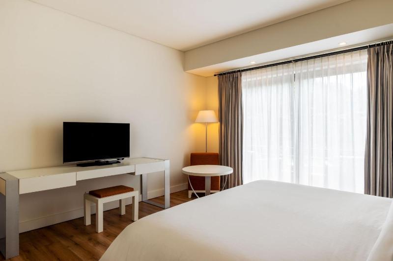 Premium Deluxe Room with Resort View image 4